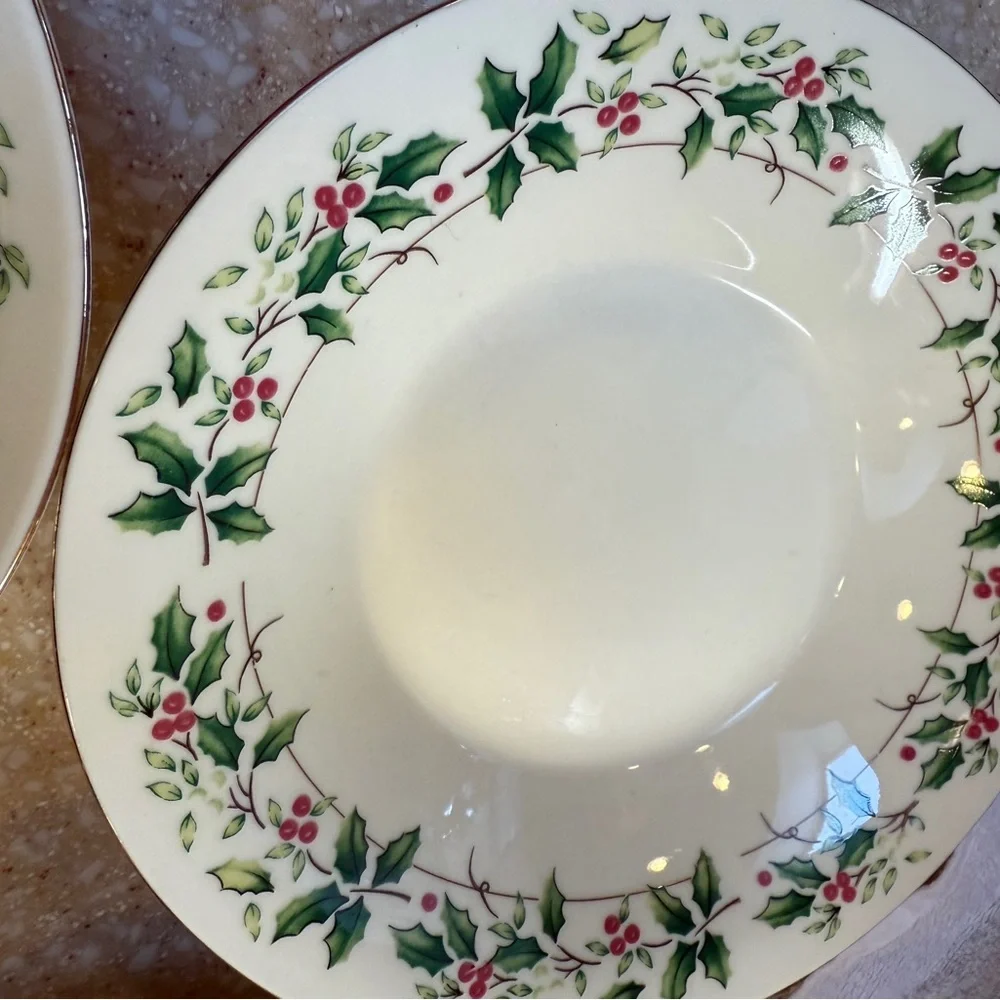 1997 Holiday Traditions Christmas Holiday Holly Berry Bowls Gold Trim Set of 3